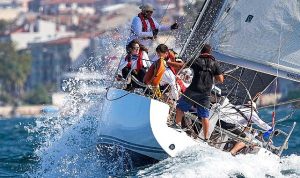 11-tayk-eker-olympos-regatta-yelken-yarisinda-tirilye-koy-ici-etabinin-grup-liderleri-zG9eC3QJ.jpg