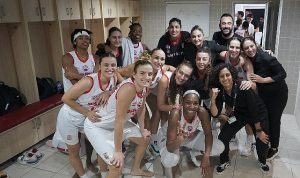 antalya-buyuksehir-belediye-kadin-basketbol-takimi-besiktasi-yenerek-liderlige-yukseldi-6DwissHv.jpg