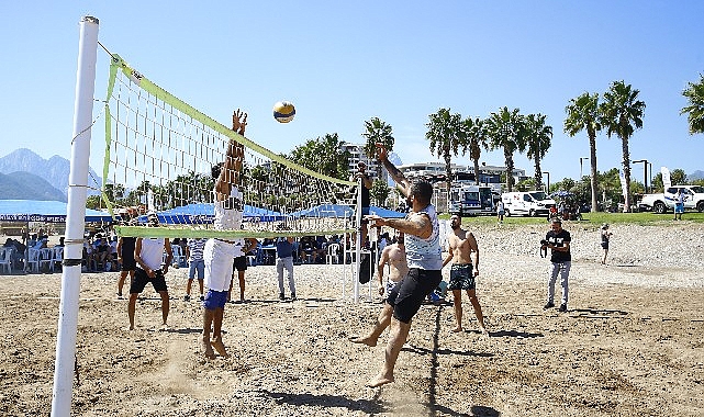 Antalya Büyükşehir’den plaj voleybolu turnuvası