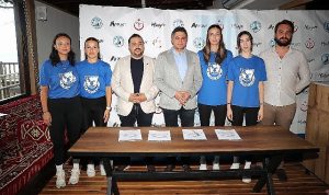 baskan-serkan-acar-aliaganin-profesyonel-kadin-voleybolculariyla-bir-araya-geldi-aiEhliVy.jpg