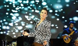 ikilem-ve-ebru-yasardan-muhtesem-konser-FbnaWU3P.jpg