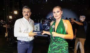 ilber-ortayli-ve-funda-arar-dikiliyi-salladi-K5jheFTk.jpg