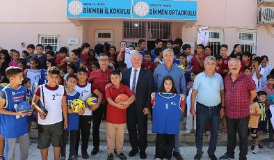 Antalya Büyükşehir’den Serik Dikmen İlkokulu’na spor malzemesi desteği