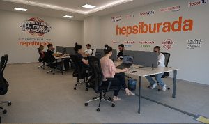 hepsiburada-deprem-bolgesinde-6-ayda-1700-yeni-girisimci-ve-19-milyar-tllik-ticaret-hacmi-4dL6Ahyy.jpg