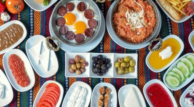 Bursa Serpme Kahvaltı: Lezzetin ve Kültürün Buluştuğu Nokta