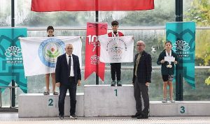 nilufer-belediyesi-yuzme-yarismasinda-dereceye-girenler-odullendirildi-Z1figfCP.jpg