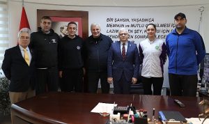 burhaniye-belediyesi-2voleybol-turnuvasi-katilimcilarindan-baskan-devecilere-ziyaret-ydil8RZO.jpg