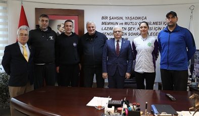 Burhaniye Belediyesi 2.Voleybol Turnuvası Katılımcılarından Başkan Deveciler’e Ziyaret
