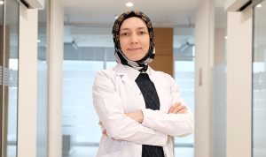 uzmani-uyardi-dis-yuzeylerinin-tamamen-temizlenmemesi-dis-tasina-neden-oluyor-ItEVMxAt.jpg