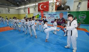 gaziemirin-taekwondocularindan-kusak-mucadelesi-hkclf9TV.jpg