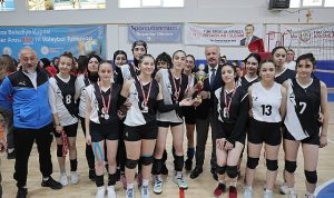 liseler-arasi-100-yil-voleybol-turnuvasi-sona-erdi-qCm6MLuP.jpg