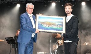 rock-grubu-kolpa-kemerde-konser-verdi-UNyALMtP.jpg