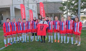 dardanel-kadin-futbol-takimina-sahika-ercumen-destegi-yesil-sahalarda-kadin-dayanismasi-eudOiEiF.jpg