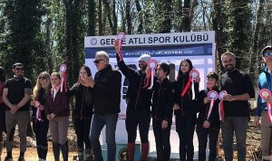 en-dayanikli-atlar-120-kmlik-parkurda-yaristi-9uZ3Xwrc.jpg