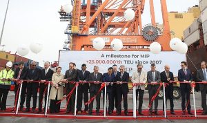 mersin-uluslararasi-limani-25-milyon-teunun-uzerinde-konteyner-ellecleyerek-yeni-bir-kilometre-tasina-ulasti-W1vuhvgV.jpg