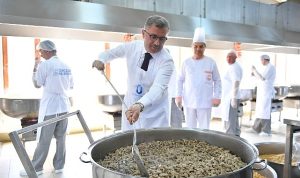 uskudarda-dev-kazanlar-ramazanda-iftar-icin-kayniyor-10-ayri-noktada-30-bin-kisiye-sicak-Q84wTprk.jpg