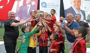23-nisan-futbol-turnuvasi-heyecan-katti-MIQxRgE8.jpg