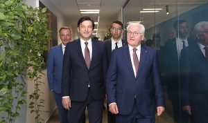 almanya-cumhurbaskani-frank-walter-steinmeier-dhl-express-turkiyenin-istanbul-havalimanindaki-operasyon-merkezini-ziyaret-etti-I9GY3hOD.jpg