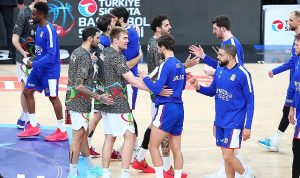 basketbolseverler-anadolu-efes-aliaga-petkimspor-macina-bilet-yerine-kitap-ile-girdi-egFXJSLY.jpg
