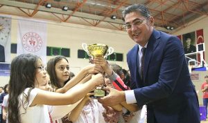 10-geleneksel-cocuk-oyunlari-burhaniye-ataturk-kapali-spor-salonunda-duzenlenen-odul-toreni-ile-tamamlandi-NyXx7Fgt.jpg
