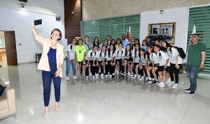baskan-kinay-orbit-karabaglarspor-kiz-futbol-takimiyla-bulustu-sampiyonluk-bekliyoruz-MWpm84EV.jpg