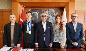 baskan-mutlu-dunya-sampiyonu-hamzayi-kabul-etti-cPjnIuFk.jpg