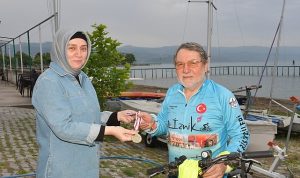 iznikli-yuzme-sampiyonu-erhan-turan-iznikte-anlamli-bir-triatlon-etkinligi-duzenledi-alpgDGmm.jpg