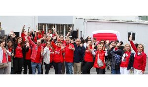 keller-williams-kent-ofisi-hatice-mehmet-eksioglu-okulu-icin-red-dayde-kollari-sivadi-DYi41AQm.jpg