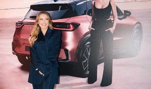 lexus-lbxin-sira-disi-partisi-unlu-isimleri-bir-araya-getirdi-8wFazBfW.jpg