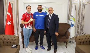 sampiyon-sporcudan-baskan-ozturke-ziyaret-JKszTpcj.jpg
