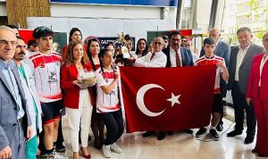 samsundan-gelen-bayrak-ve-toprak-genc-doktorlara-teslim-edildi-Nt6vECch.jpg
