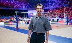 unlu-oyuncu-aras-bulut-iynemli-voleybol-milletler-liginde-filenin-sultanlarina-destek-verdi-4jSnRFyP.jpg