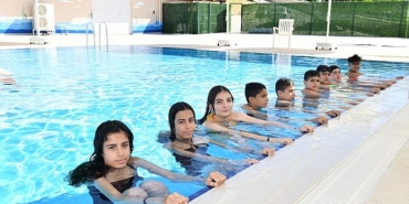 cigli-belediyesinin-yuzme-kursu-devam-ediyor.jpg