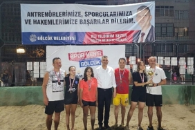 golcuk-belediyesinin-yaz-spor-etkinlikleri-kapsaminda-duzenledigi-plaj-voleybolu-turnuvasi-cekismeli-mucadelelere-sahne-olan-final-musabakalarinin-ardindan-son-erdi.jpg