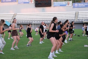 niluferliler-zumba-ile-hem-eglendi-hem-spor-yapti.jpg