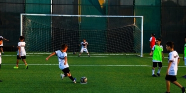 2024-2025-sezonunun-tum-branslarinda-sampiyonluk-parolasi-ile-yola-cikan-burhaniye-belediyespor-u-10-u-11-u-12-u-13-ve-u-14-takimlari-ilk-antrenmanlarini-tamamladi.jpg