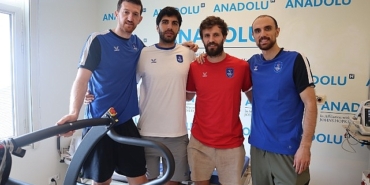 anadolu-efesli-4-oyuncu-check-uptan-gecti.jpg