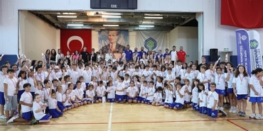 bakirkoy-belediyesi-yaz-spor-okullarina-gorkemli-kapanis.jpg