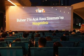 fisekhane-ve-bulvar-216da-acik-hava-sinemasi-keyfi-devam-ediyor.jpg