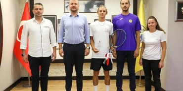 bucali-sampiyon-sporcudan-baskan-gorkem-dumana-ziyaret.jpg