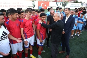 huseyin-gocek-bu-turnuvada-turk-futbolunu-tasiyacak-yetenekler-var.jpg