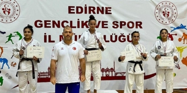 izmir-buyuksehirin-altin-kizlari.jpg