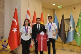 kahramankazan-belediyespor-kulubu-sporculari-kahramankazan-belediye-baskani-selim-cirpanoglunu-makaminda-ziyaret-etti.jpg