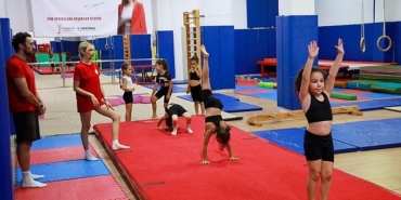 karsiyakada-kis-spor-okullari-basladi.jpg