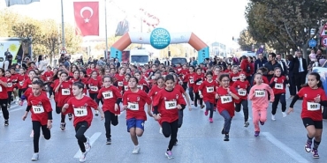 cumhuriyet-kosusu-ile-bayram-coskusu-basladi.jpg