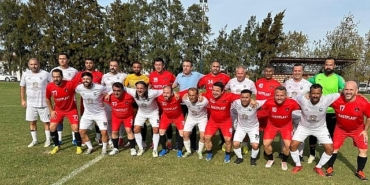 ezeli-dostlar-lige-hazirlik-macinda-karsi-karsiya-geldi-foca-masterler-1-manisa-masterler-5.jpg