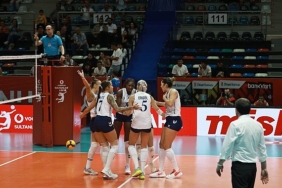 kadin-voleybol-takimindan-ilk-mac-ilk-galibiyet.jpg