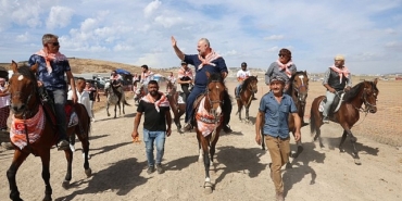 menemende-rahvan-at-soleni-yasandi.jpg