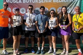 mugla-buyuksehir-belediyesi-6-geleneksel-cumhuriyet-kupasi-karma-tenis-turnuvasi-dalamanda-yapildi.jpg
