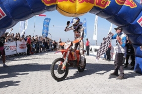 sea-to-sky-enduro-motosiklet-yarislari-sona-erdi.jpg